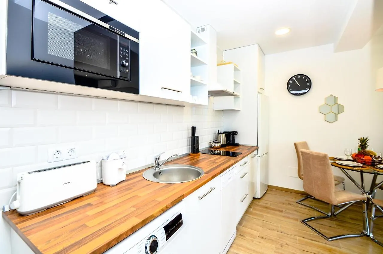 1 Bedroom Apartment Sea View In Center Of Marbella!